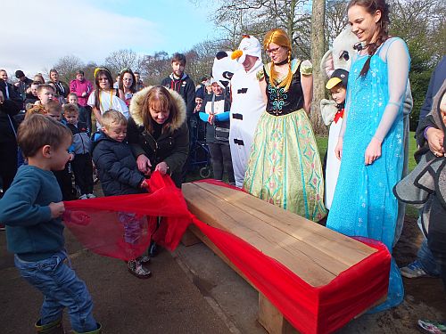 Skye memorial bench (10)